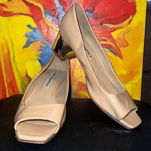 Karl Lagerfeld Paris peep toe patent leather pump. Sz 7